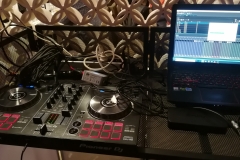 DJ