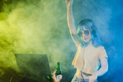 Dj femenina